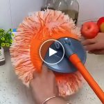 Mop z mikrofibry obracający się o 360° – video