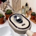 Elektryczna szczotka do włosów z funkcją parową – video